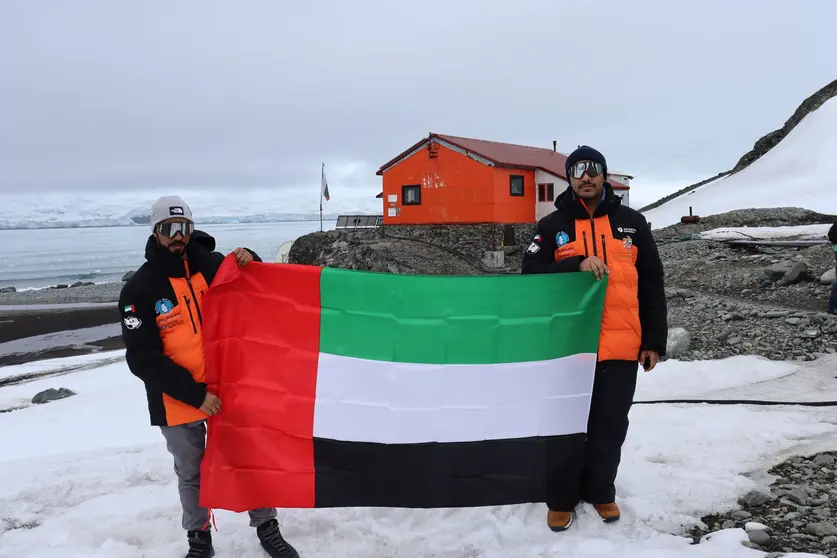 Integrantes de la misión científica emiratí en la Antártida. (WAM)