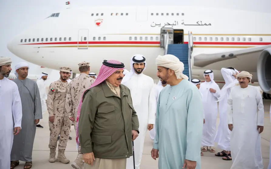 El rey de Bahréin a su llegada este jueves a Abu Dhabi. (WAM)