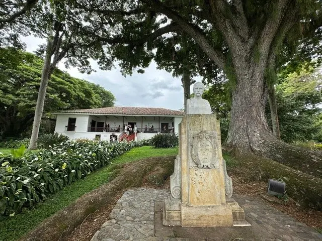 Busto escultórico de Jorge Isaacs en la Hacienda El Paraíso. (Patricia Mogollón)