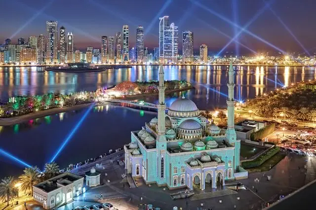 Perspectiva de Sharjah iluminada por el Festival de Luces. (Fuente externa)