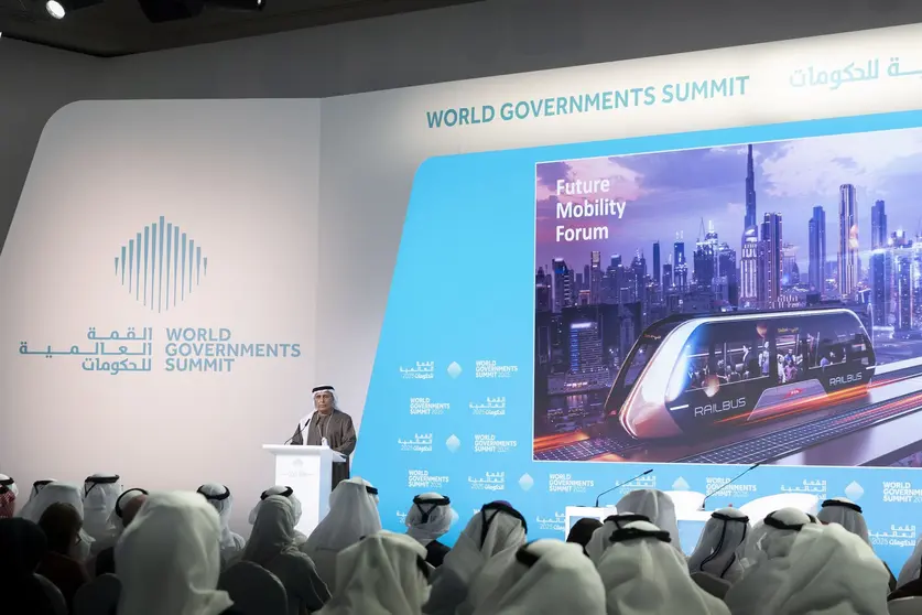 El director general de la Autoridad de Carreteras y Transporte de Dubai durante su intervención. (WAM)