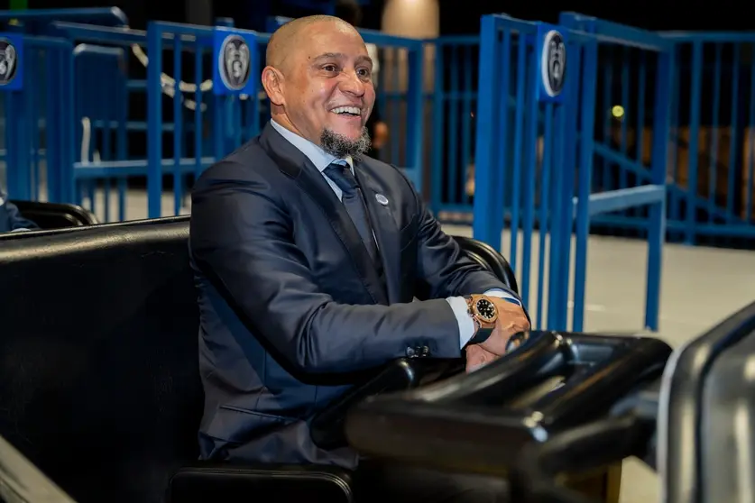 Roberto Carlosposa en  Real Madrid World Dubai. (Cedida)