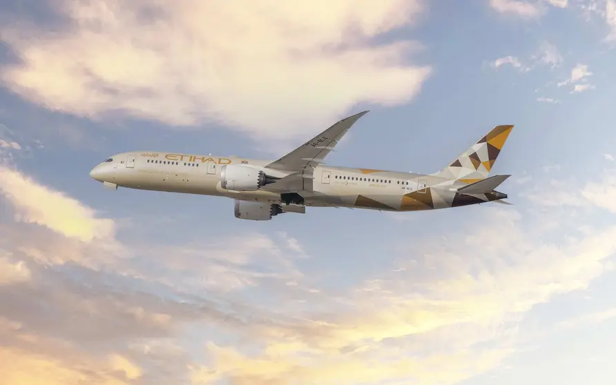 Avión de Etihad en pleno vuelo. (WAM)