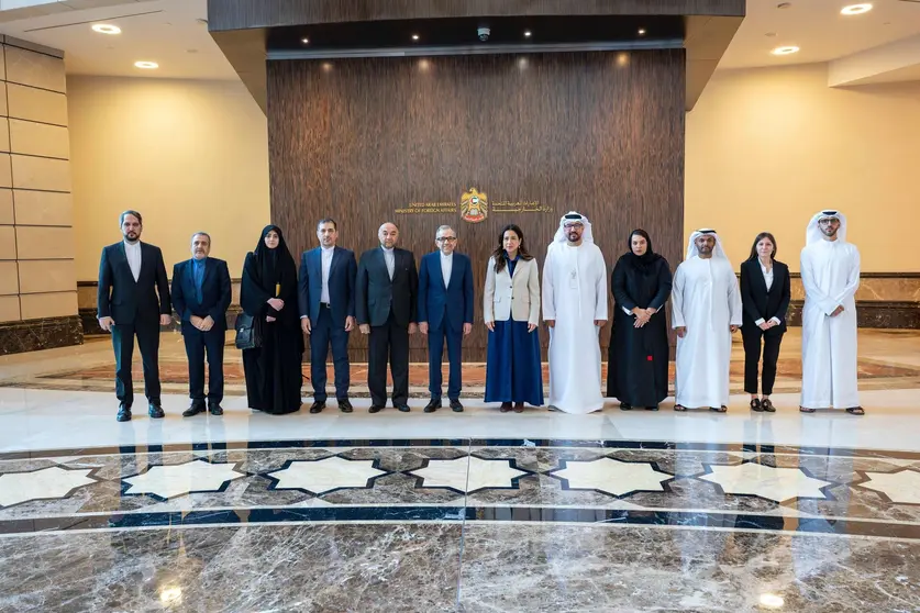 Autoridades de Emiratos Árabes e Irán participantes en las consultas. (WAM)