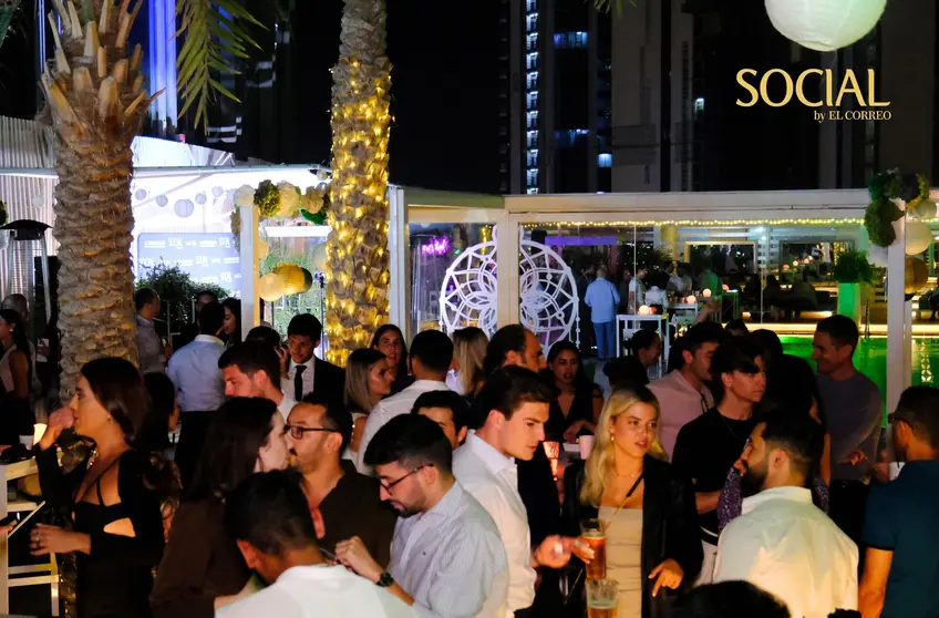 Asistentes de SOCIAL en COCO lounge Rooftop (EL CORREO).