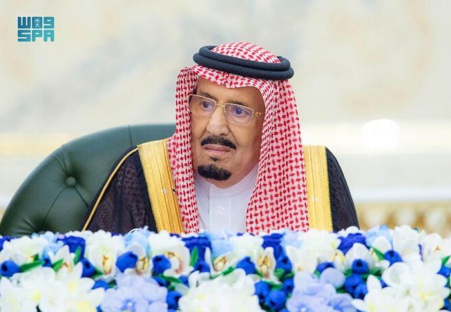 El rey Salman de Arabia Saudita preside la sesión del Gabinete del martes. (SPA)