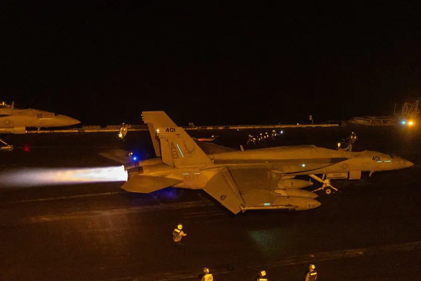 Avión estadounidense despega rumbo a Yemen en la operación lanzado contra los hutíes. (X)