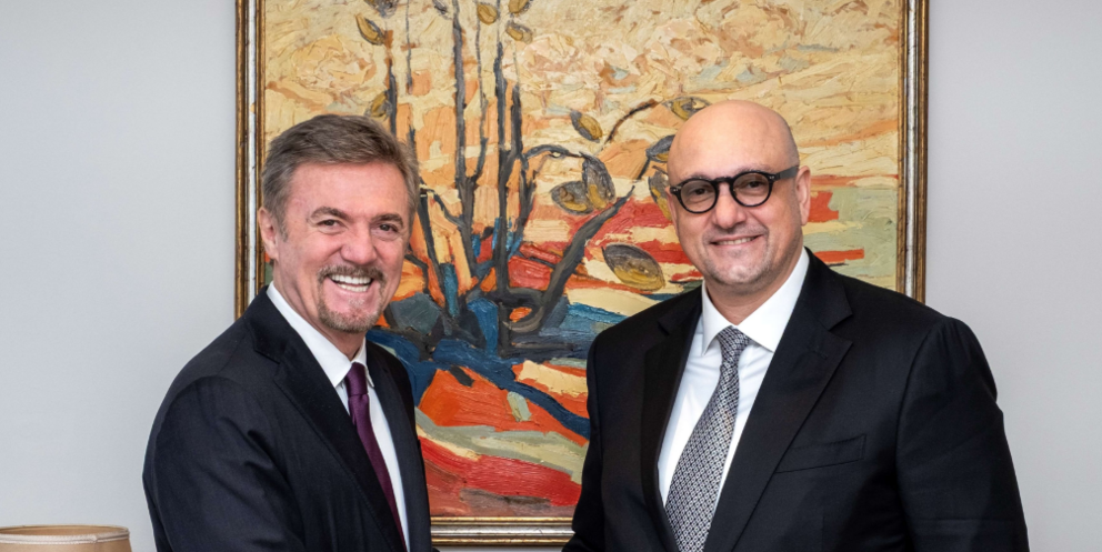 Un momento del acuerdo entre representates de Endesa y Masdar. (WAM)