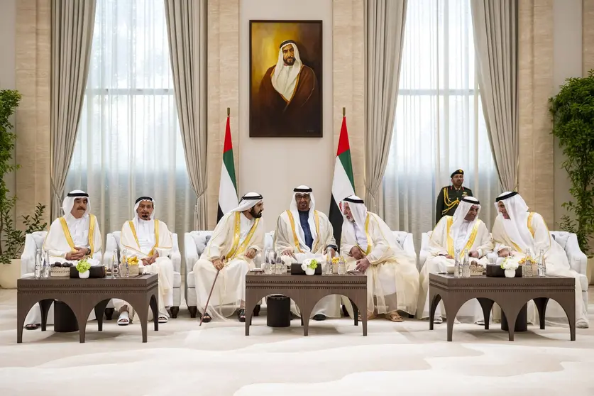 Un momento del encuentro por el Eid Al Fitr de los gobernantes de los emiratos. (WAM)