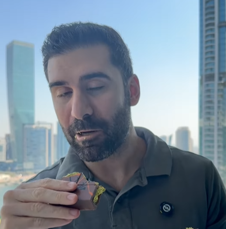 Una captura de pantalla del vídeo difundido por Cremades en Dubai. (Instagram)
