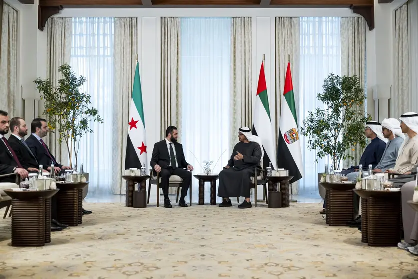 Reunión en Abu Dhabi de los presidentes de Siria -izquierda- y Emiratos Árabes Unidos. (WAM)