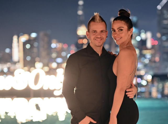 La pareja posa en Dubai. (Instagram)