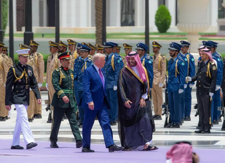 Trump y el príncipe saudí en Riad este martes. (SPA)