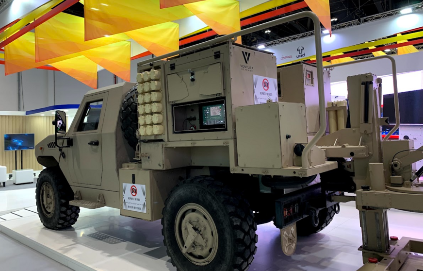 Un blindado español en la Feria de Defensa en Abu Dhabi. (EL CORREO)