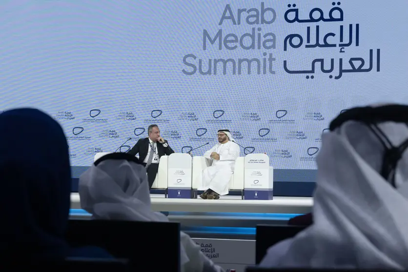 Anwar Gargash durante la Cumbre de Medios en Abu Dhabi. (WAM)