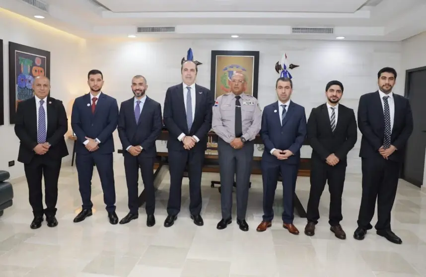 Representantes emiratíes durante la visita a la Policía Nacional dominicana. (Fuente externa)