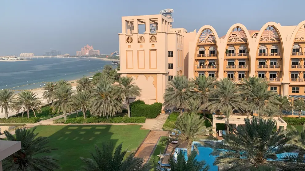 Una imagen de verano en La Palmera de Dubai. (EL CORREO)