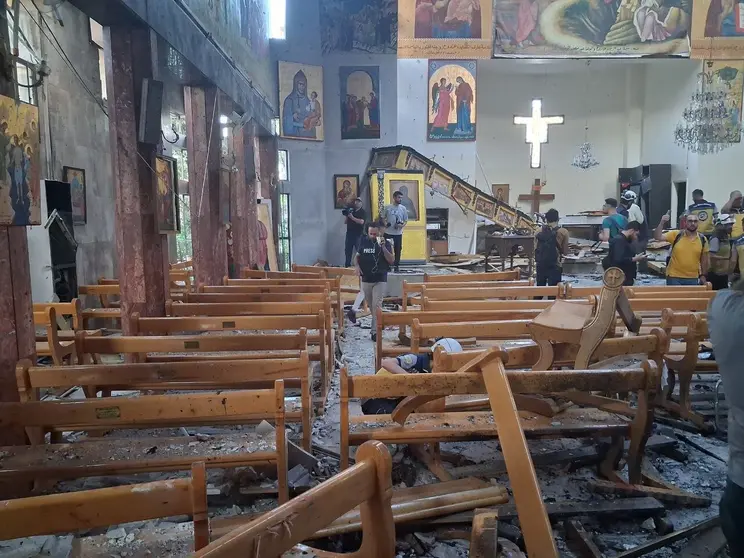 Una imagen de la iglesia tras el atentado. (X)