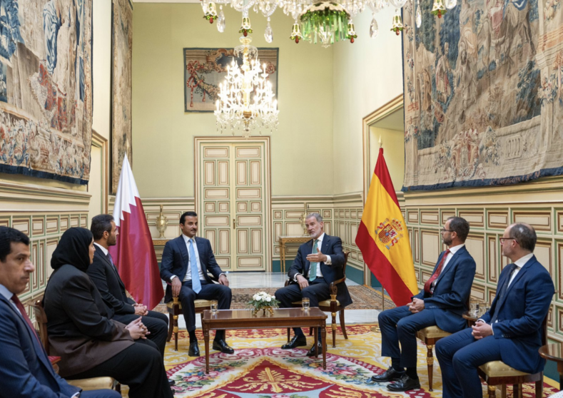 Un momento del encuentro entre el emir de Qatar y el rey de España. (X)