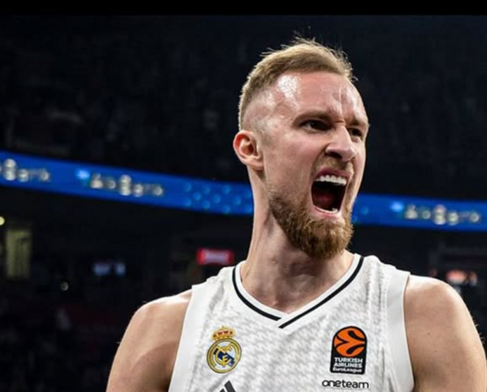 Dzanan Musa con la camiseta del Real Madrid. (Instagram)