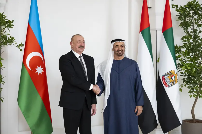 Los presidentes de EAU y Azerbaiyán este miércoles en Abu Dhabi. (WAM)