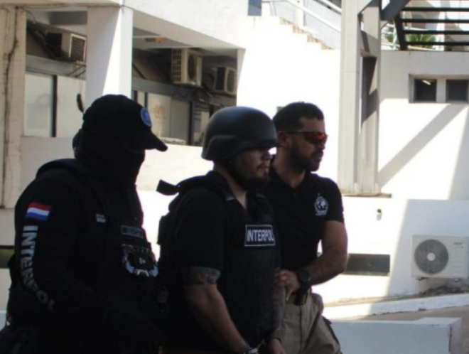 Una imagen del extraditado a su llegada a Asunción. (X)