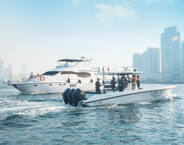 La Policía de Dubai en aguas del emirato. (X)