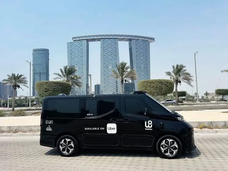 Un taxi autónomo en Abu Dhabi. (WAM)