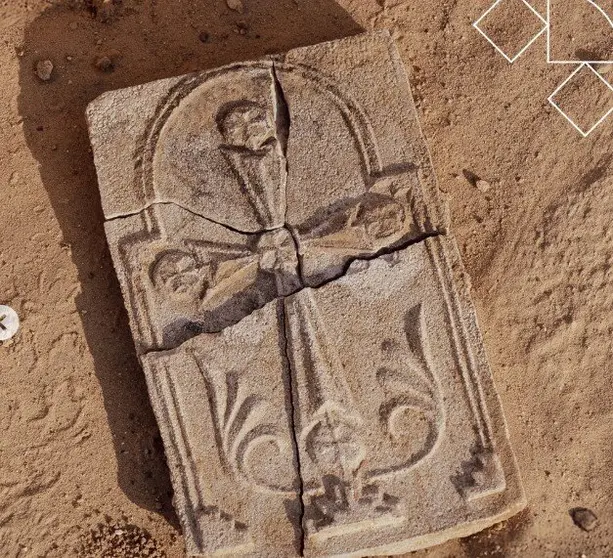 La cruz cristiana descubierta en Abu Dhabi. (Instagram)