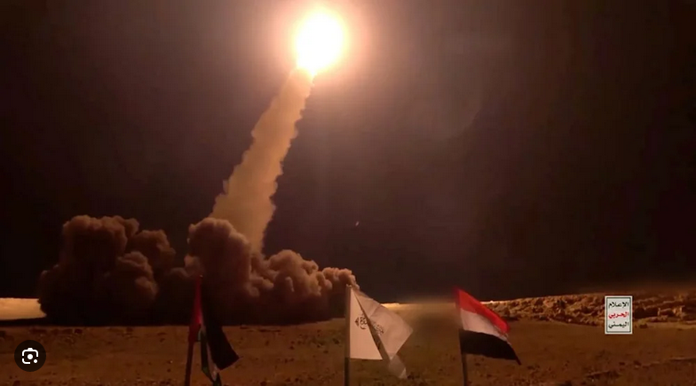 Israel detecta un misil lanzado desde el Yemen que se fragmenta en el aire. (Fuente externa)
