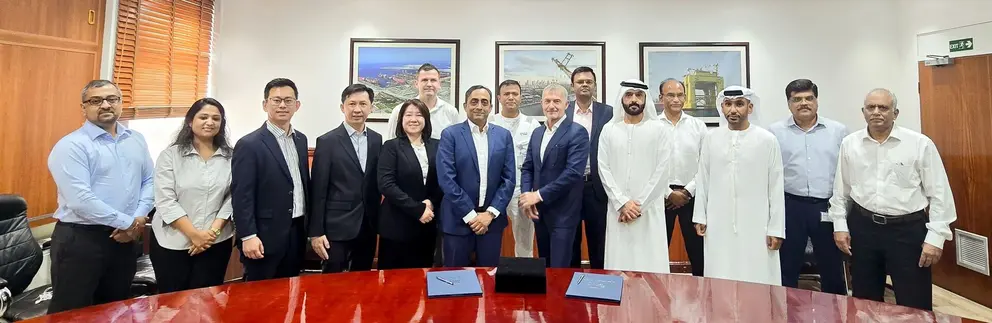 Representantes de las empresas participantes en el contrato. (WAM)