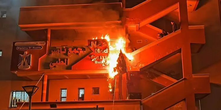 Al menos 20 personas, entre ellas cinco periodistas que trabajaban para medios internacionales, murieron este lunes en un ataque israelí contra el hospital Nasser, en el sur de la Franja de Gaza. (Fuente externa)