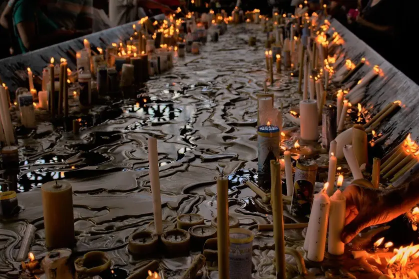 Las velas por el paz inciden en rechazar cualquier forma de extremismo que distorsione los mensajes de los textos sagrados. (pxhere)