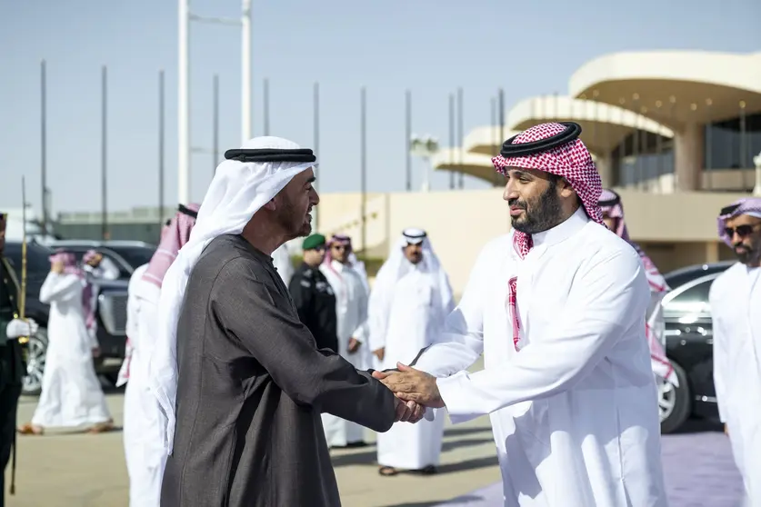 El presidente de EAU es recibido en Riad por el príncipe saudí. (WAM)