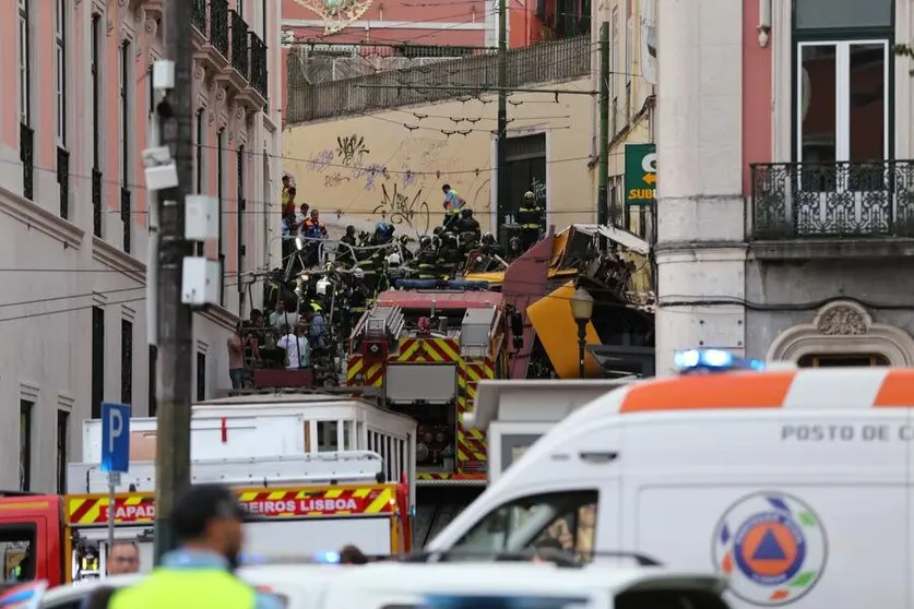El descarrilamiento del Ascensor de Gloria, uno de los principales funiculares turísticos de Lisboa, ha generado consternación generalizada. (@XHespanol)