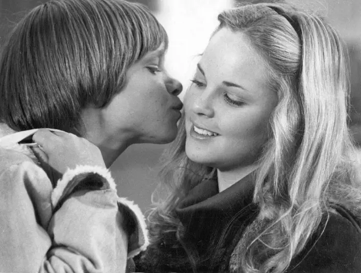 Lance Kerwin besa a Melissa Sue Anderson.