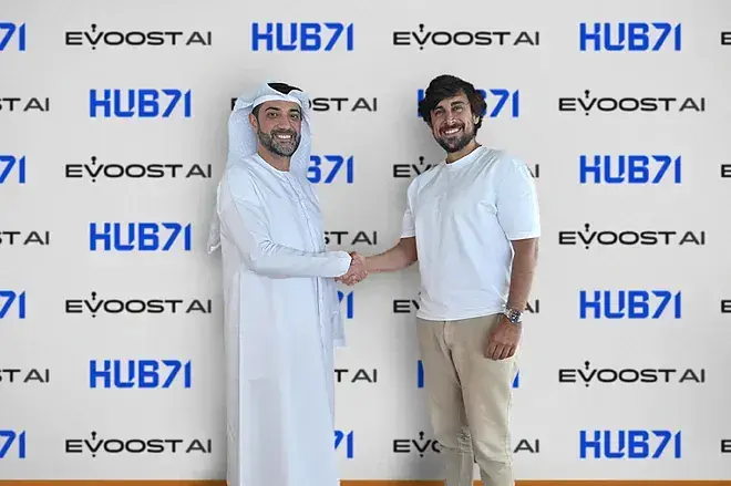 Mohammed Alkhoory, director de marketing de Hub 71, y Cristian Pastrana, cofundador y CEO de eVoost A. (Fuente externa)