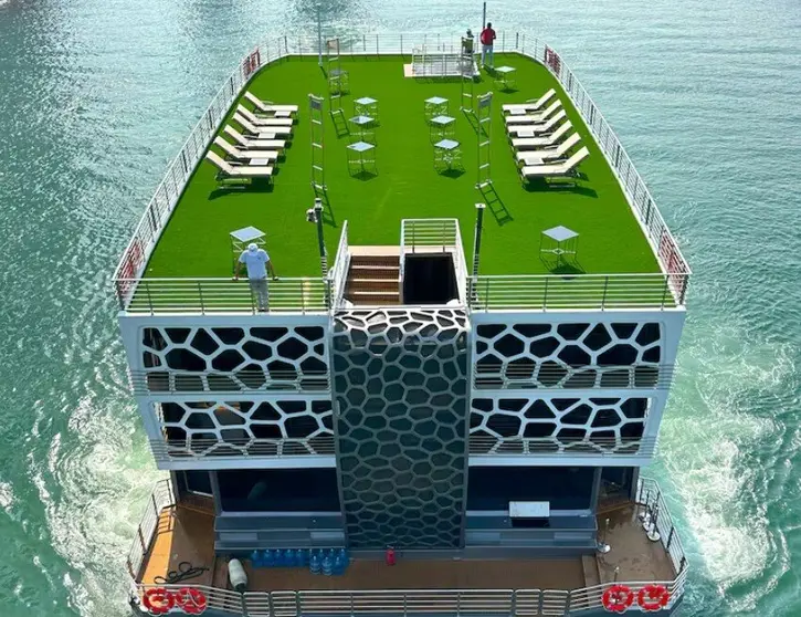Una perspectiva del yate hotel. (Orchid Overnight Superyacht)