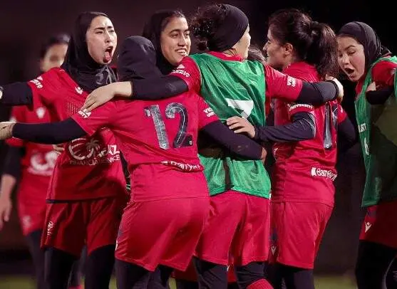 Componentes de la selección afgana femenina de fútbol. (X)