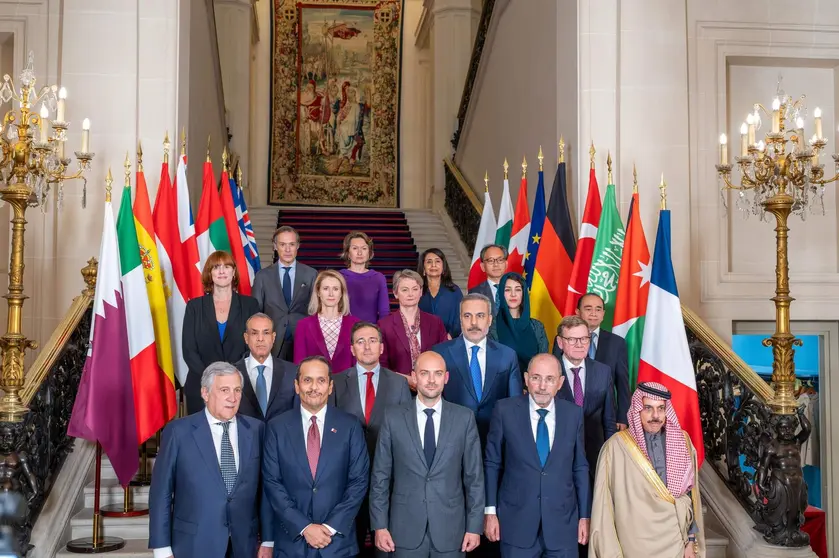 Participantes en la reunión de París. (WAM)