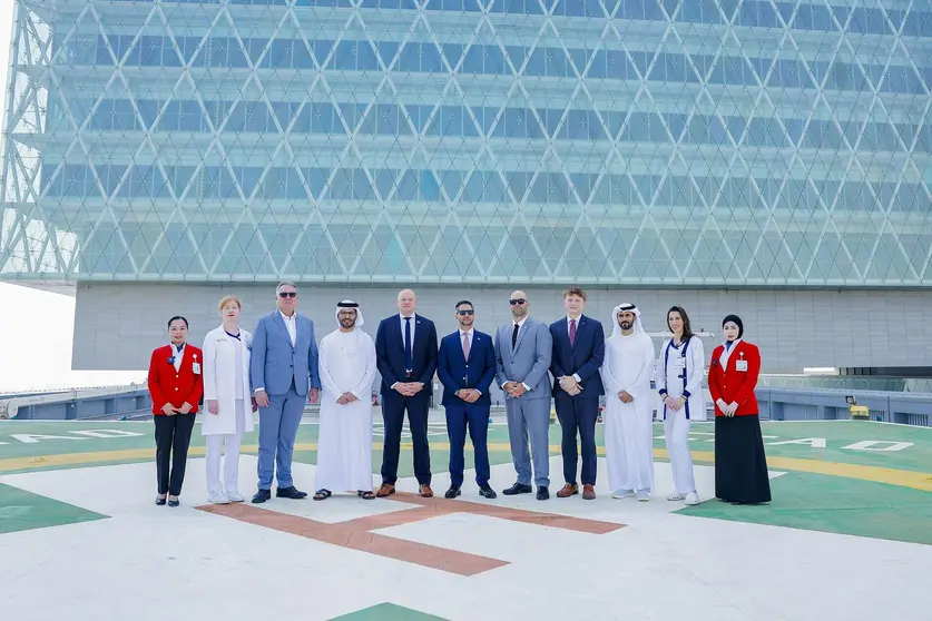Representantes de la clínica Cleveland y Archer Aviation en Abu Dhabi. (WAM)