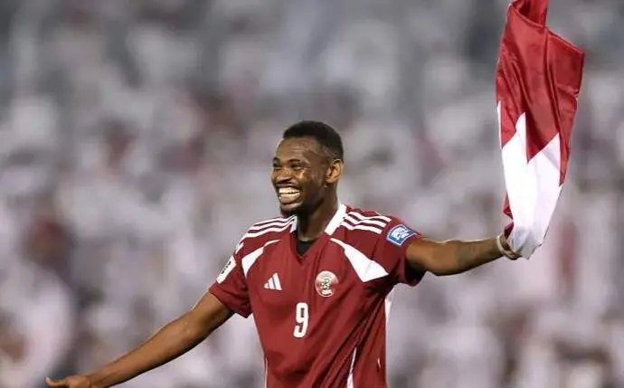 Mohammed Muntari de Qatar celebra la victoria de su equipo. (Fuente externa)