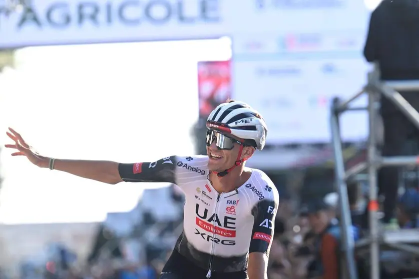 El mexicano Isaac del Toro, tras imponerse en el Giro del Veneto. (WAM)