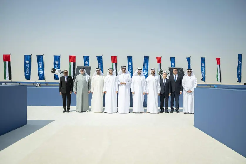 Representantes de Masdar y EWEC durante el acto. (WAM)