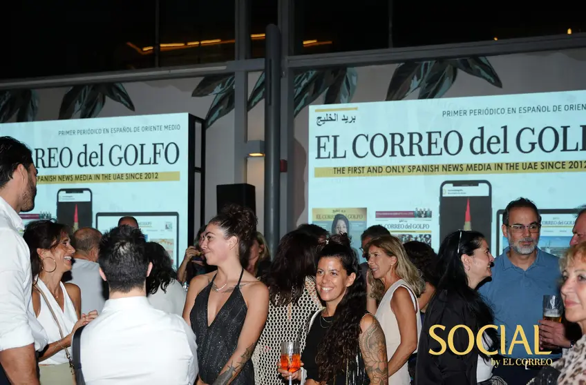 Asistentes disfrutando del buen ambiente del evento. (EL CORREO)