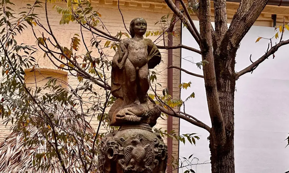 El mono de la pila, fuente legendaria, existe y está ubicada en el Museo Colonial de Bogotá. (Patricia Mogollón)