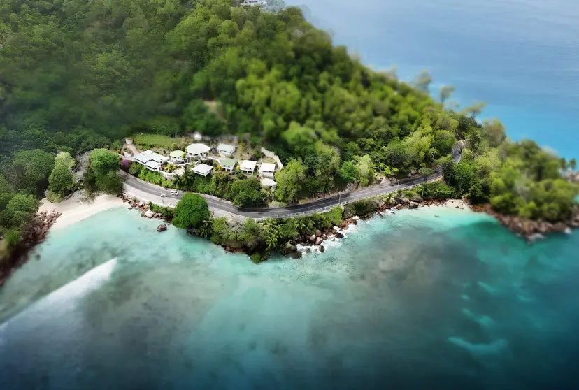 La carretera financiada por Abu Dhabi en Seychelles. (WAM)