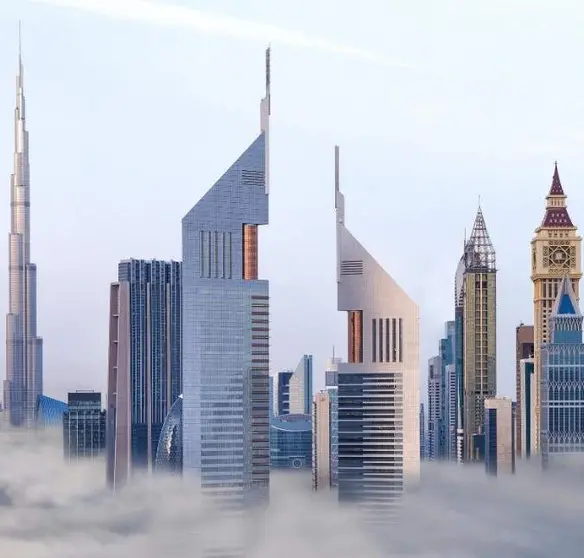 Densa niebla en Dubai. (X)