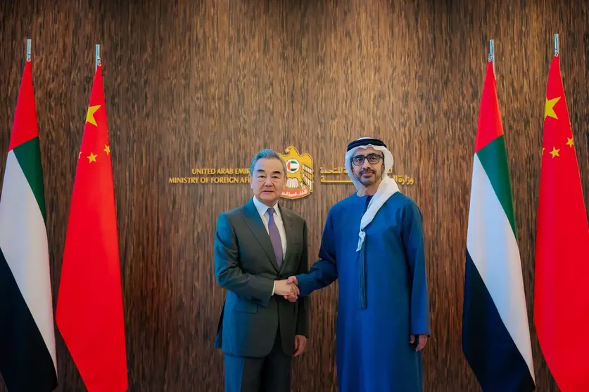 Ministros de Exteriores de EAU y China en Abu Dhabi. (WAM)