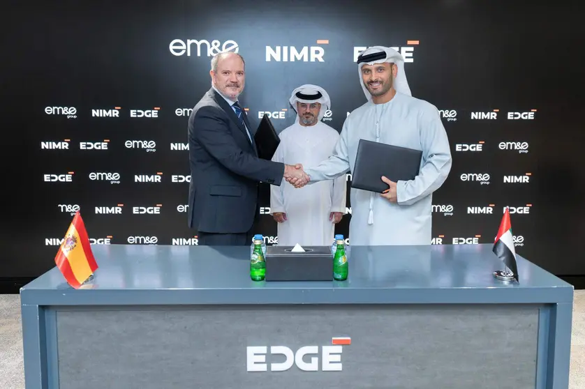 Un momento del acuerdo entre las dos empresas. (Escribano)